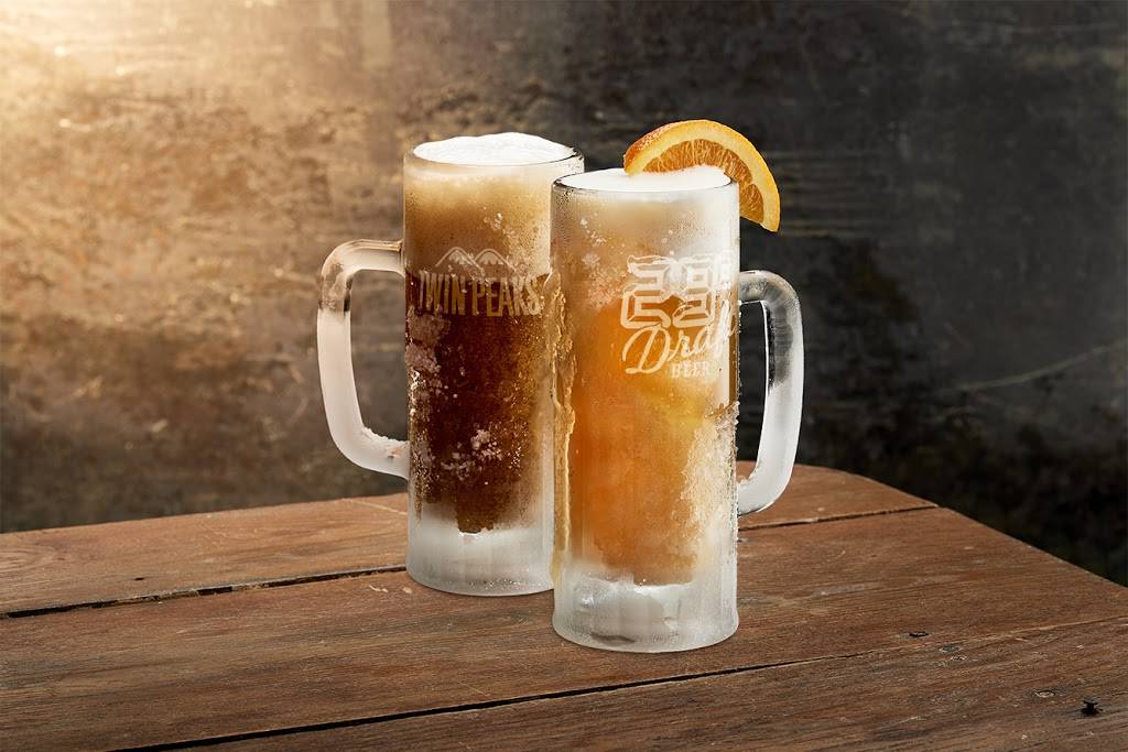 Twin Peaks Restaurant | restaurant | 2135 E Camelback Rd, Phoenix, AZ 85016, USA | 6029548946 OR +1 602-954-8946