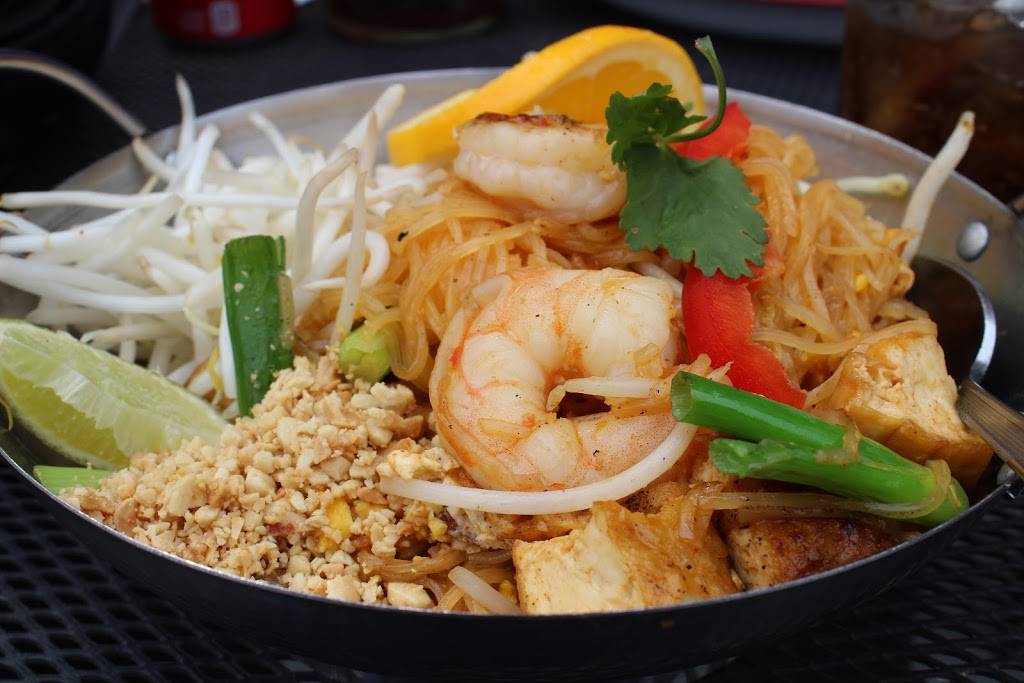 ThaiTanic Streetfood | restaurant | 1001 Bridgeway Ste B1, Sausalito, CA 94965, USA | 4153318007 OR +1 415-331-8007