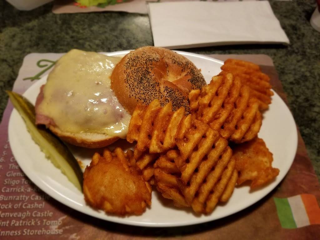 Howards Cafe | restaurant | 2254, 404 S Service Rd, Patchogue, NY 11772, USA | 6317586161 OR +1 631-758-6161