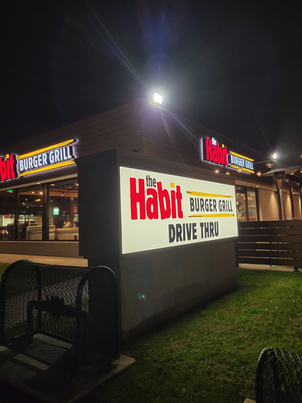 The Habit Burger Grill | restaurant | 2640 S Bristol St, Santa Ana, CA 92704, USA | 6572280010 OR +1 657-228-0010