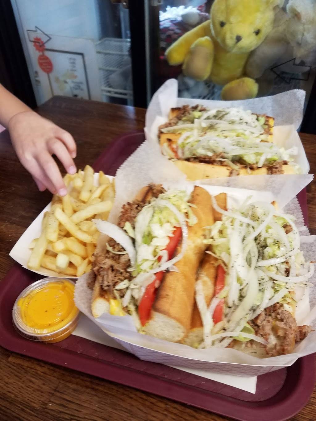 Hoagie Hut | meal takeaway | 2807 Grand Ave, Waukegan, IL 60085, USA | 8472498300 OR +1 847-249-8300