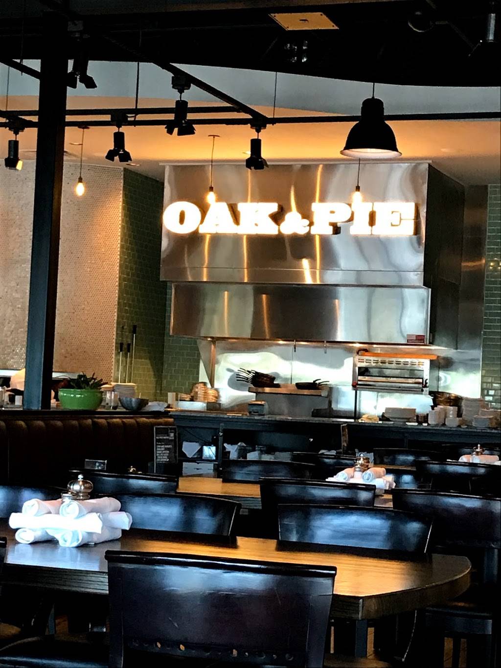 Oak & Pie | restaurant | 2244 N Greenwich Rd #900, Wichita, KS 67226, USA | 3167686900 OR +1 316-768-6900