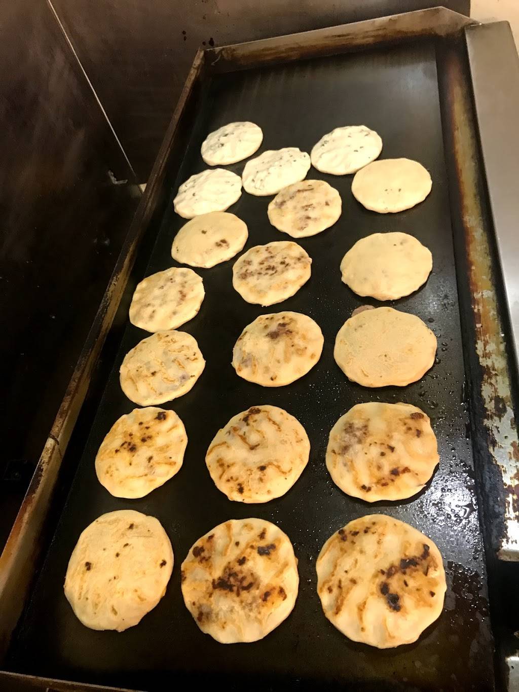 Mi Salvador Pupuseria | restaurant | 1620 Lime Kiln Rd, Green Bay, WI 54311, USA | 9205440057 OR +1 920-544-0057