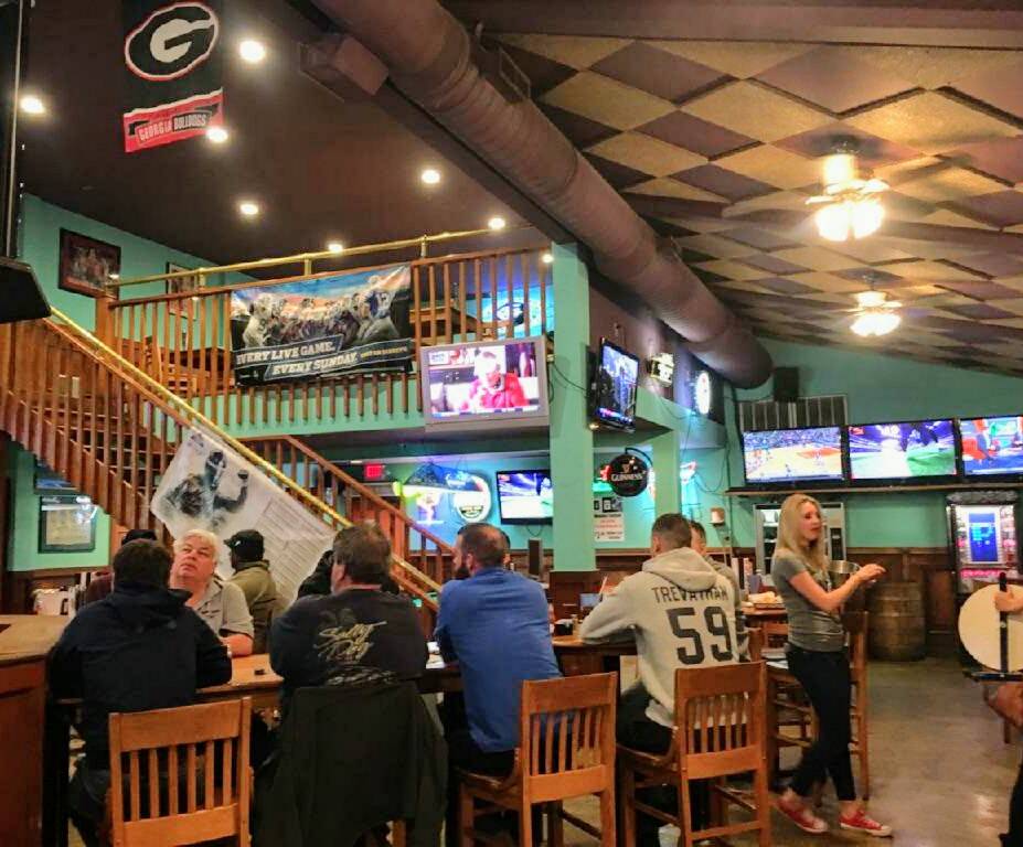 Hoops Grill & Sports Bar | restaurant | 6733 Strawberry Ln, Louisville, KY 40214, USA | 5023754667 OR +1 502-375-4667