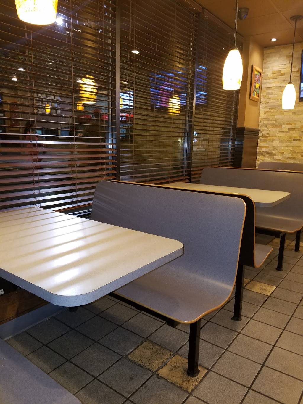 Chicagos Chicken Coop - 87th Street, Chicago | restaurant | 3300 W 87th St, Chicago, IL 60652, USA | 7737789000 OR +1 773-778-9000