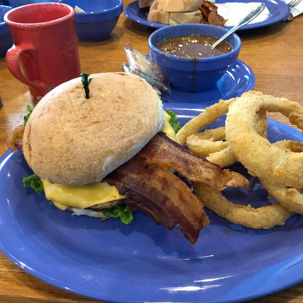 Averys Kitchen LLC | restaurant | 2063 Central Plaza #107, New Braunfels, TX 78130, USA | 8302140506 OR +1 830-214-0506