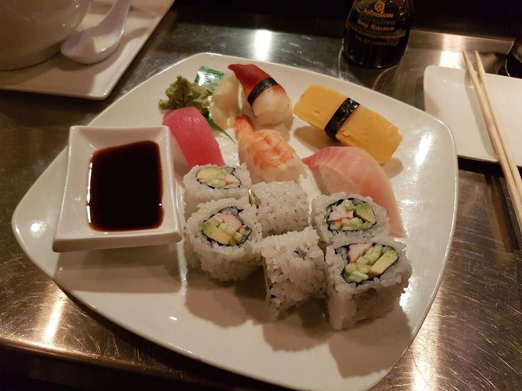 Sakana Sushi Lounge | night club | 22914 Woodward Ave, Ferndale, MI 48220, USA | 2483362555 OR +1 248-336-2555