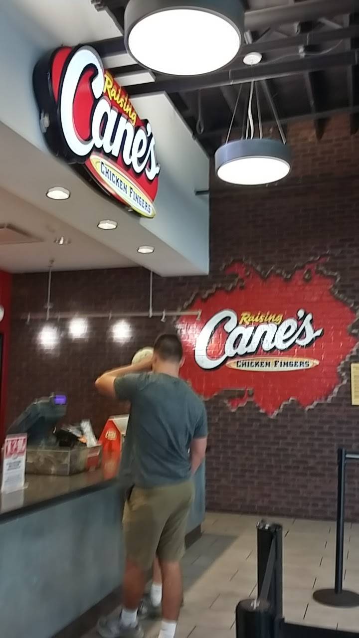 Raising Canes Chicken Fingers | meal takeaway | 1655 Cumberland Ave, Knoxville, TN 37916, USA | 8659748585 OR +1 865-974-8585