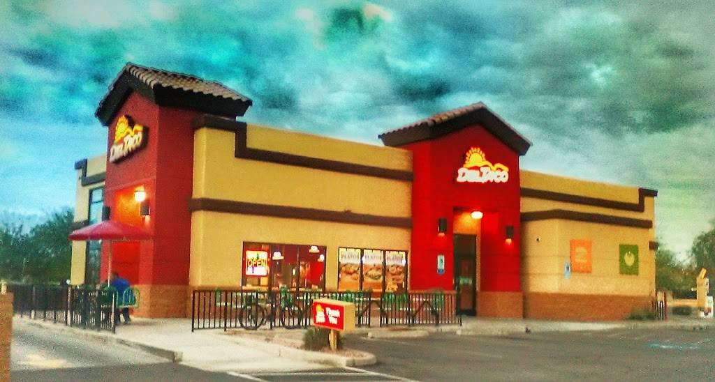 Del Taco | meal takeaway | 1864 S Country Club Dr, Mesa, AZ 85210, USA | 4809640054 OR +1 480-964-0054