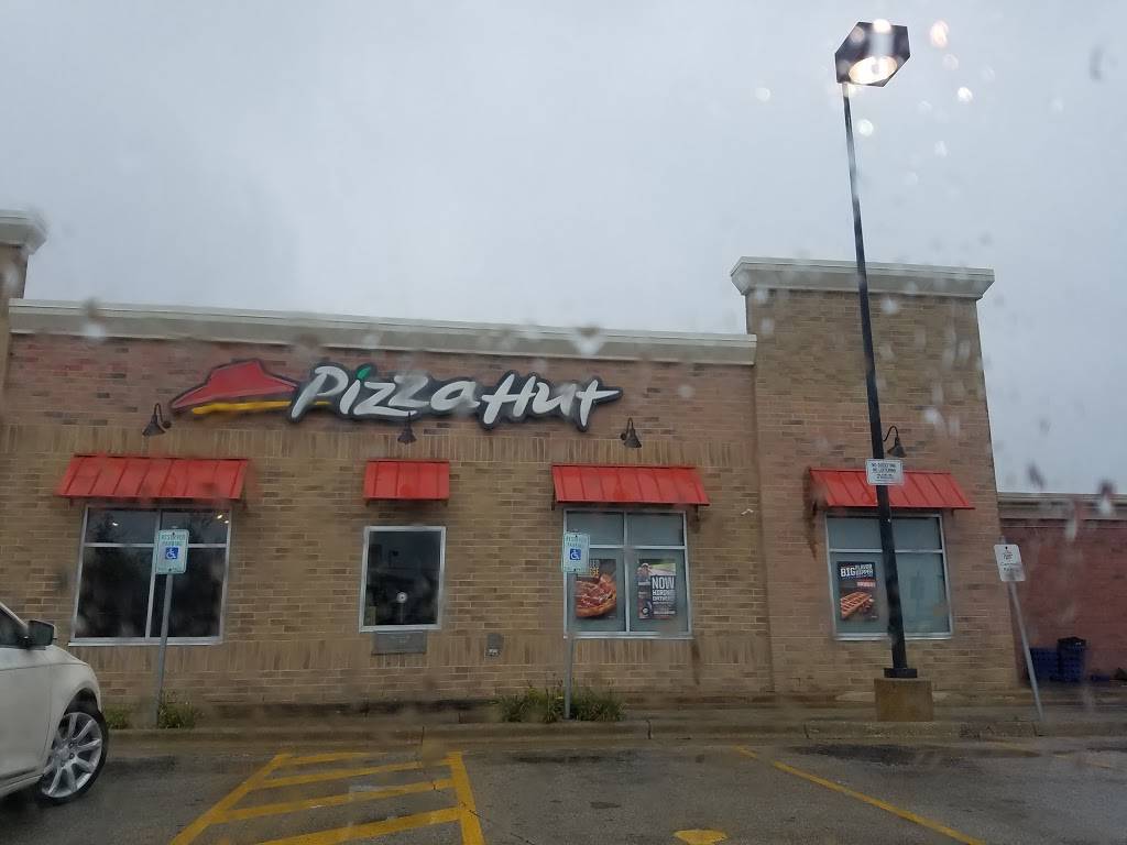 Pizza Hut | restaurant | 5704 W Capitol Dr, Milwaukee, WI 53216, USA | 4144442258 OR +1 414-444-2258