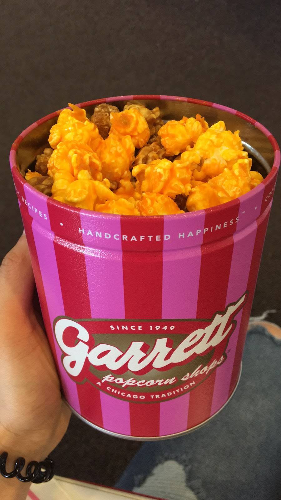 Garrett Popcorn Shops | meal takeaway | OHare International Airport, 1 Upper Level, Terminal 3, Concourse H Gate H2, Chicago, IL 60666, USA | 8884767267 OR +1 888-476-7267