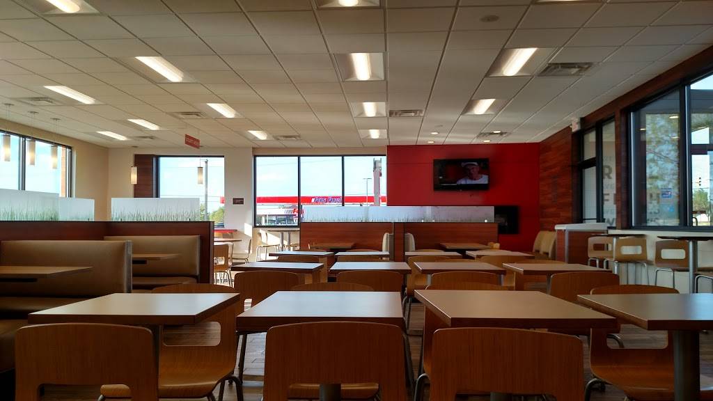 Wendys | restaurant | 5965 E Riverside Blvd, Rockford, IL 61114, USA | 8156369612 OR +1 815-636-9612
