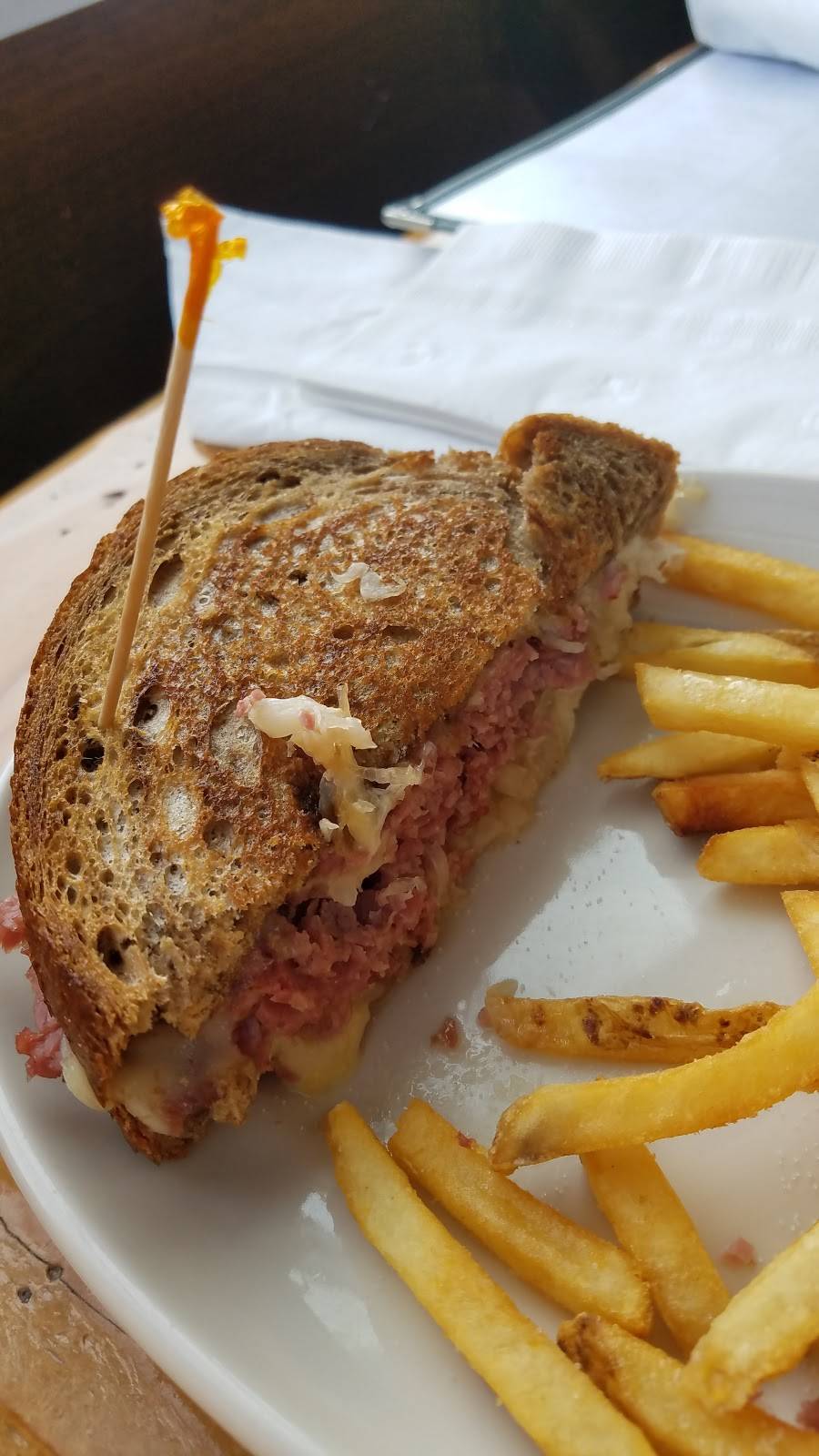 The Stray Dog Bar & Grill | restaurant | 245 N Whittaker St, New Buffalo, MI 49117, USA | 2694692727 OR +1 269-469-2727