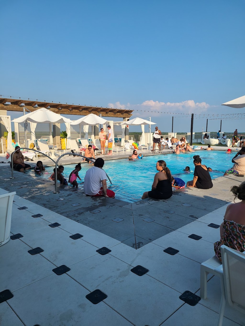 Ara Rooftop Pool & Lounge | night club | 1 Grand Sandestin Blvd, Miramar Beach, FL 32550, USA | 8503513033 OR +1 850-351-3033