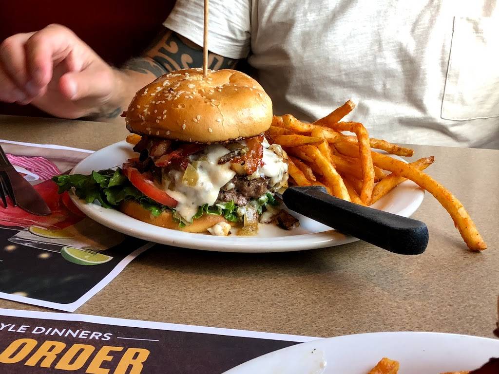 Wendys | restaurant | 5824 Central Florida Pkwy, Orlando, FL 32821, USA | 4072394134 OR +1 407-239-4134