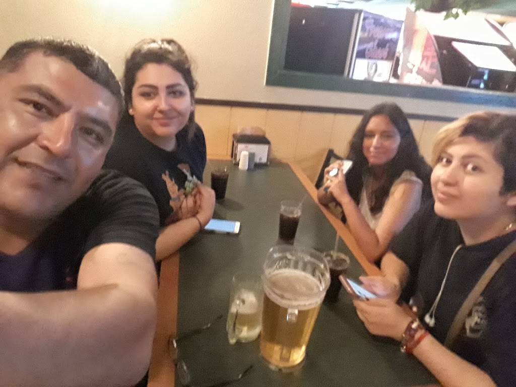 Round Table Pizza | meal delivery | 1212 17th St, Santa Ana, CA 92701, USA | 7145426111 OR +1 714-542-6111