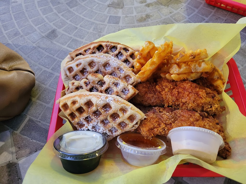 BadAzz Chicken & Waffles | restaurant | 403 E Main St, Tomball, TX 77375, USA | 3463514444 OR +1 346-351-4444