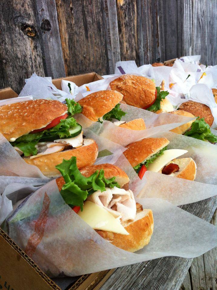 Village Cheese Shanty | meal takeaway | 199 W River St, Leland, MI 49654, USA | 2312569141 OR +1 231-256-9141