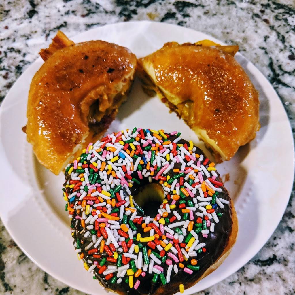 Penas Donut Heaven & Grill | bakery | 11601 Shadow Creek Pkwy #103, Pearland, TX 77584, USA | 7133403231 OR +1 713-340-3231