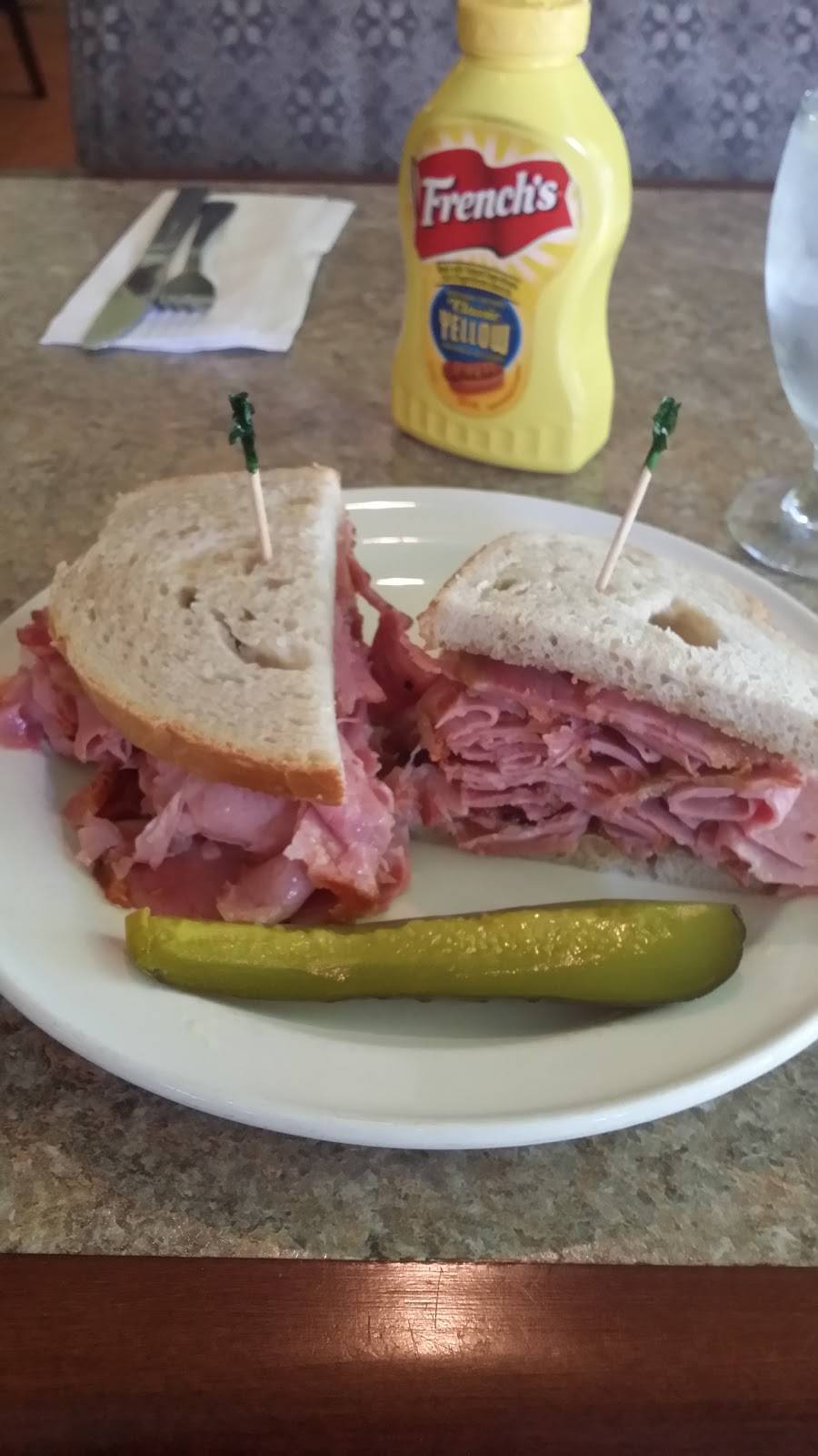 Cousins Deli | restaurant | 110 Pony Dr, Newmarket, ON L3Y 7B6, Canada | 9058958053 OR +1 905-895-8053