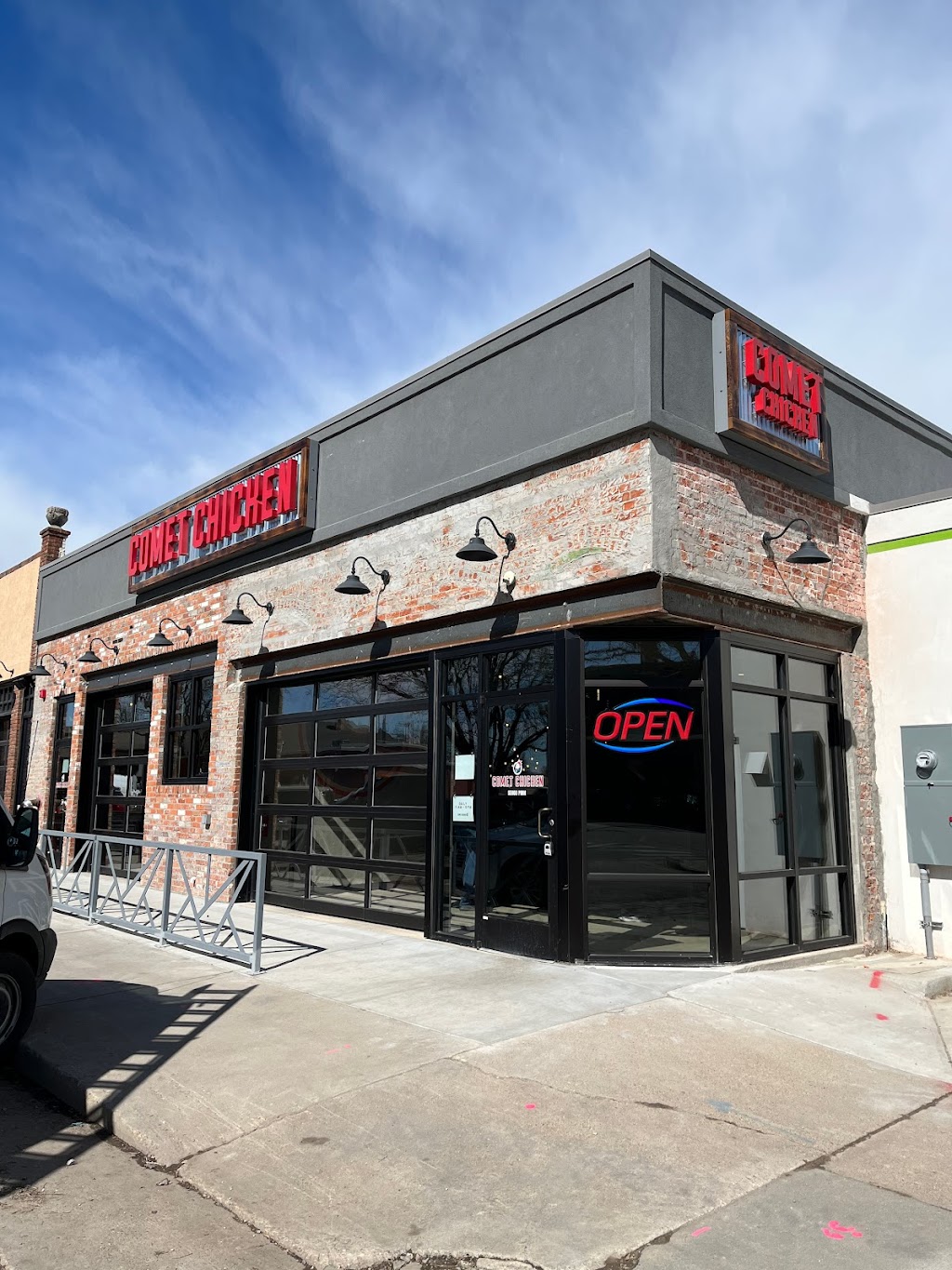 Comet Chicken | restaurant | 129a E 5th St, Loveland, CO 80537, USA | 9707756900 OR +1 970-775-6900