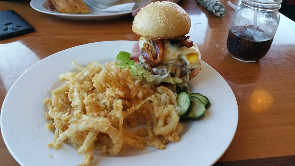 Runway Restaurant | restaurant | 13 Airport Dr, Limington, ME 04049, USA | 2076372210 OR +1 207-637-2210