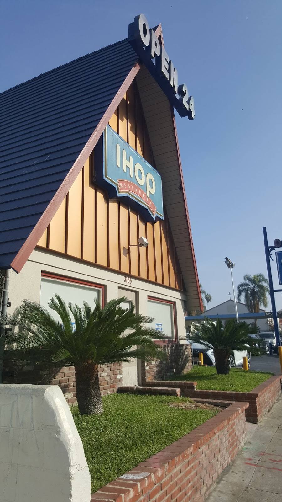 IHOP | restaurant | 3165 W 6th St, Los Angeles, CA 90020, USA | 2133887770 OR +1 213-388-7770