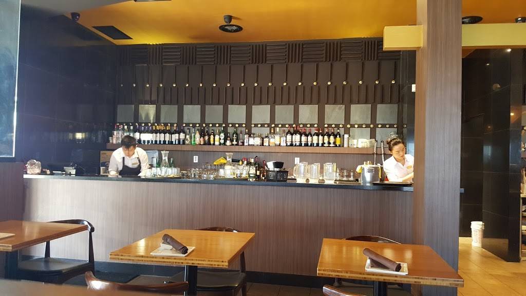 Makimono Sushi Bar Restaurant | restaurant | 636 Dixon Rd, Etobicoke, ON M9W 1J1, Canada | 4162486666 OR +1 416-248-6666