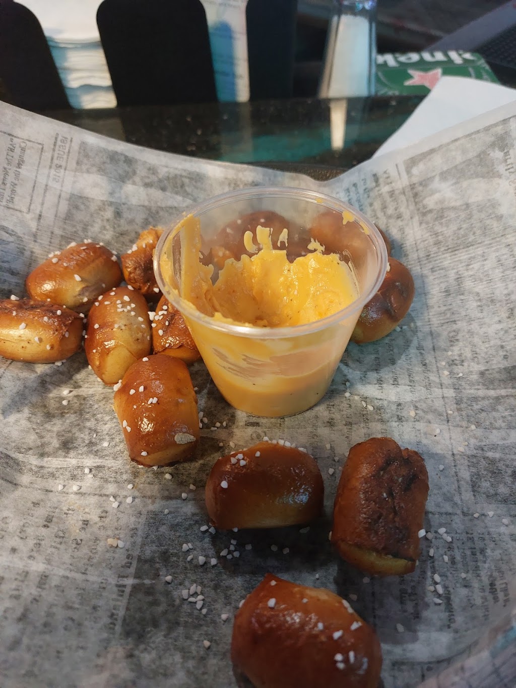 Stingrays Bar Grill & Arcade | restaurant | 3112 E State Rd 60, Valrico, FL 33594, USA | 8133249686 OR +1 813-324-9686