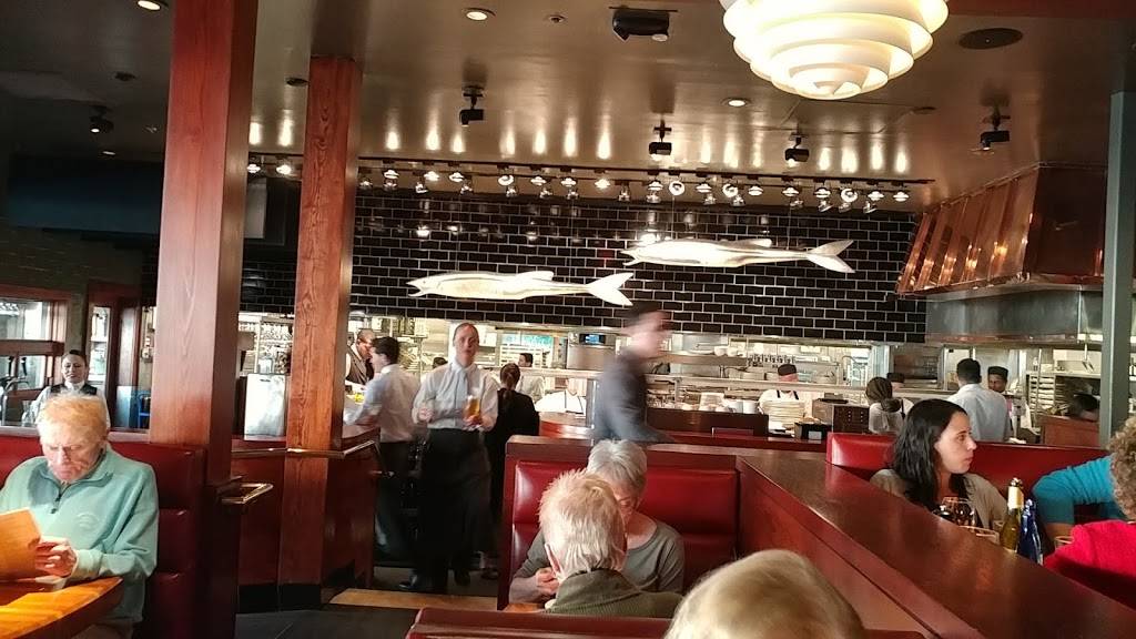 Houstons | restaurant | 2821 E Atlantic Blvd, Pompano Beach, FL 33062, USA | 9547839499 OR +1 954-783-9499