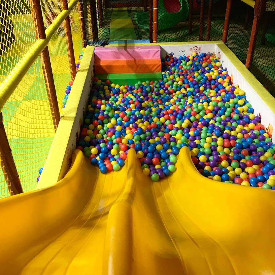 Jungle Hut Entertainment | restaurant | 2289 Barton St E #8, Hamilton, ON L8E 2W8, Canada | 9055735000 OR +1 905-573-5000