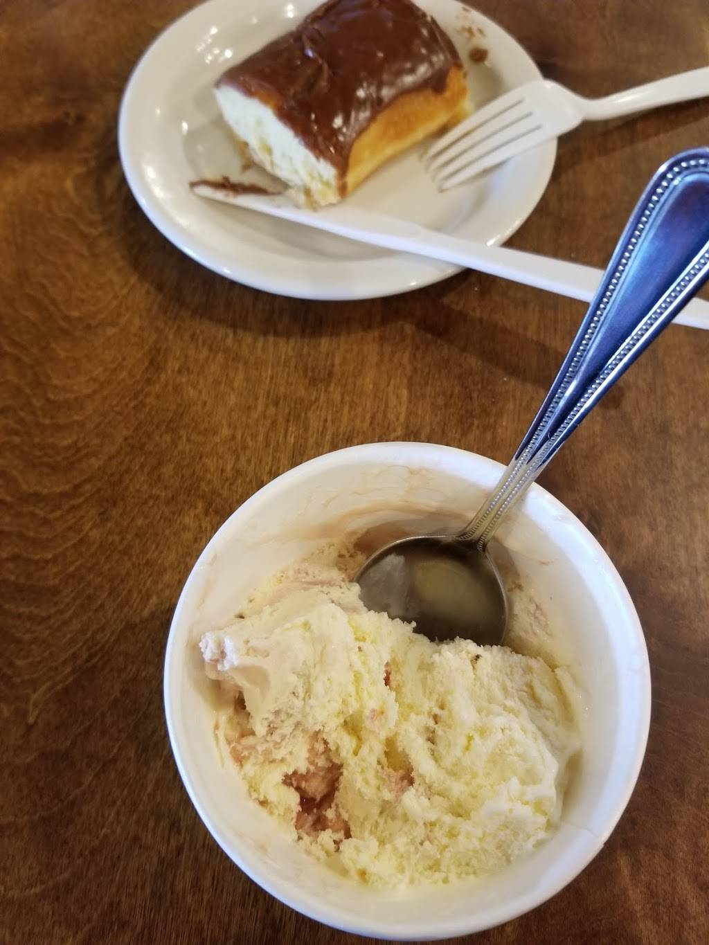 Bootsies - Restaurant | Bakery | General Store | restaurant | 1365 IL-3, Waterloo, IL 62298, USA | 6189390124 OR +1 618-939-0124