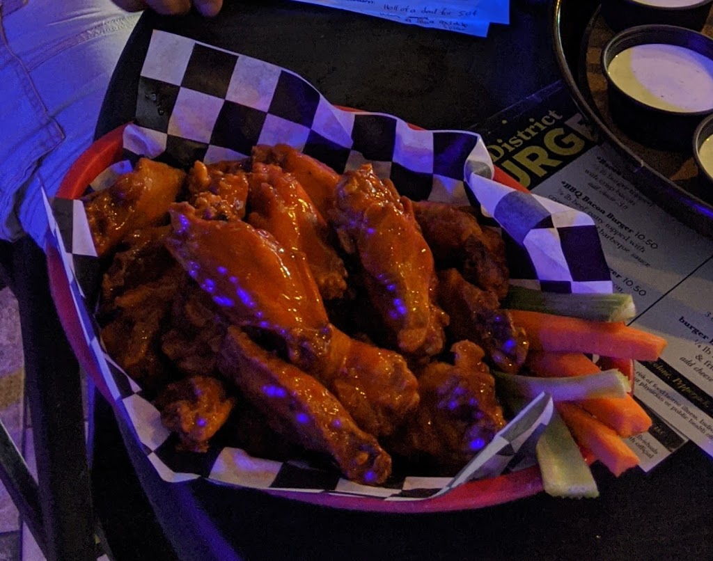 The District Bar And Grill | restaurant | 216 Court Ave #101, Des Moines, IA 50309, USA | 5152440193 OR +1 515-244-0193