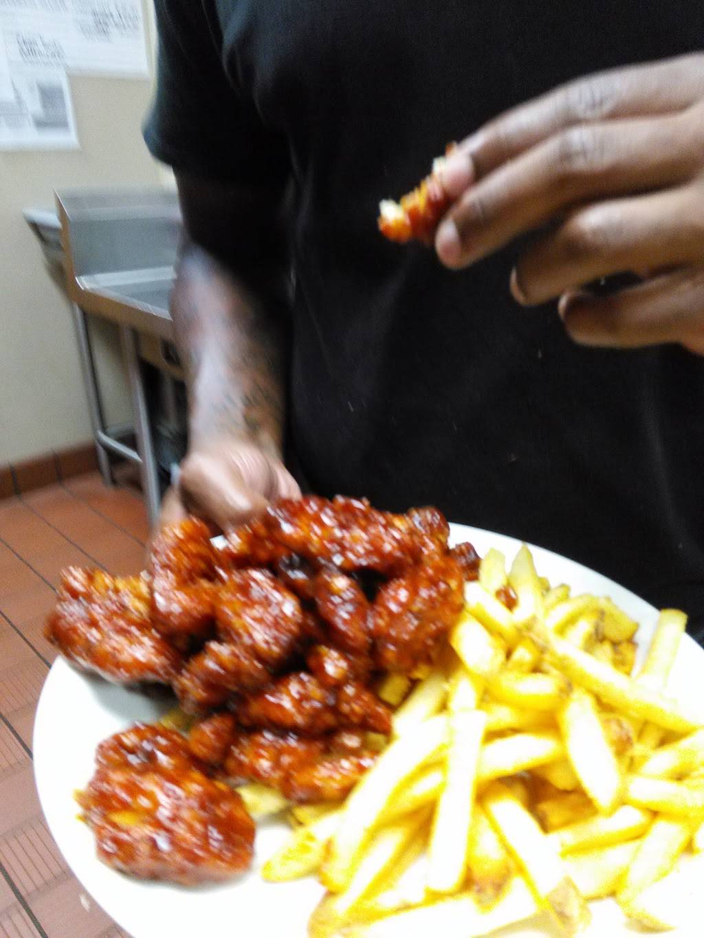 Applebees Grill + Bar | restaurant | 2060 E Osceola Pkwy, Kissimmee, FL 34744, USA | 4073482810 OR +1 407-348-2810