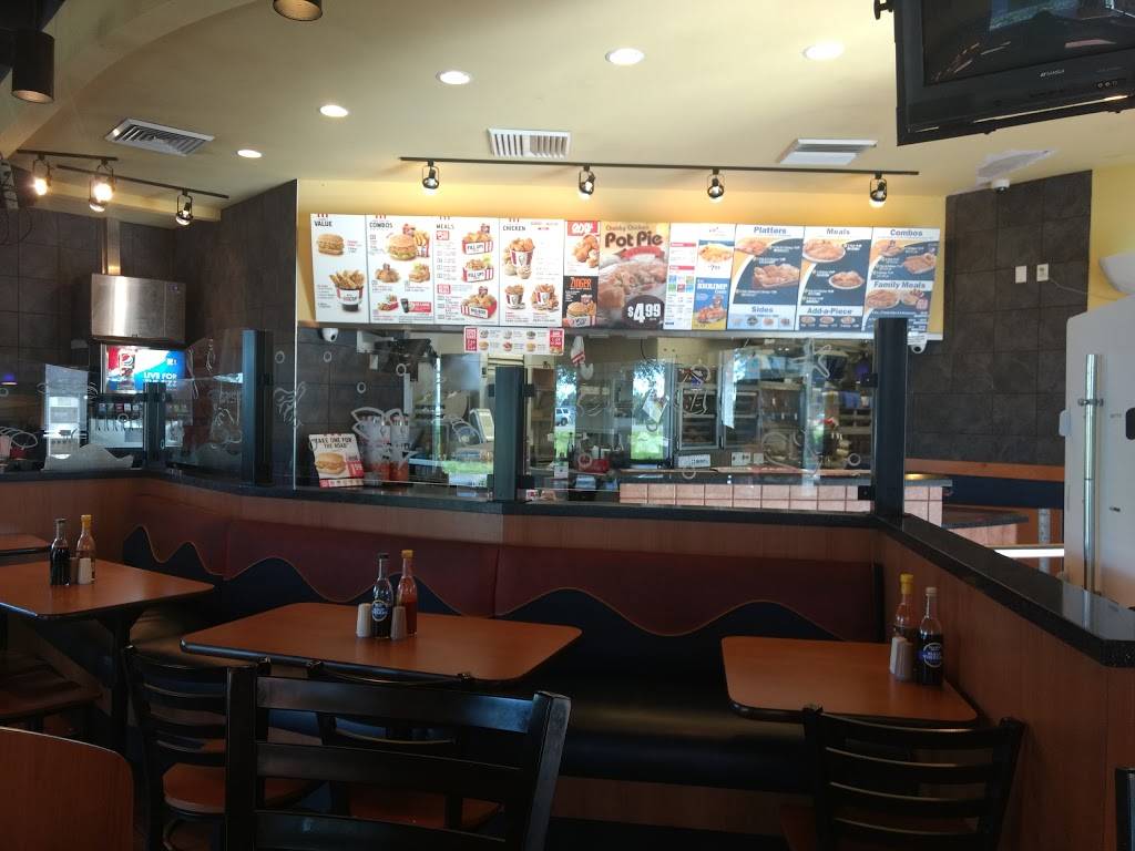 KFC | restaurant | 6440 E, FL-64, Bradenton, FL 34208, USA | 9417483353 OR +1 941-748-3353