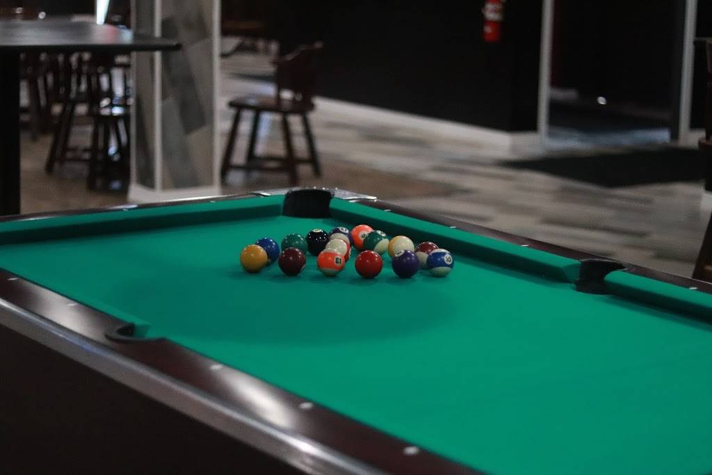 Easy Street Saloon of Eastpointe and Roseville | restaurant | 16101 E 10 Mile Rd, Eastpointe, MI 48021, USA | 5865851124 OR +1 586-585-1124