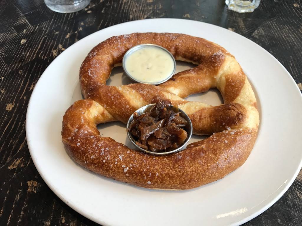 Himmel Haus | restaurant | 3819 Saddle Rd, South Lake Tahoe, CA 96150, USA | 5303147665 OR +1 530-314-7665