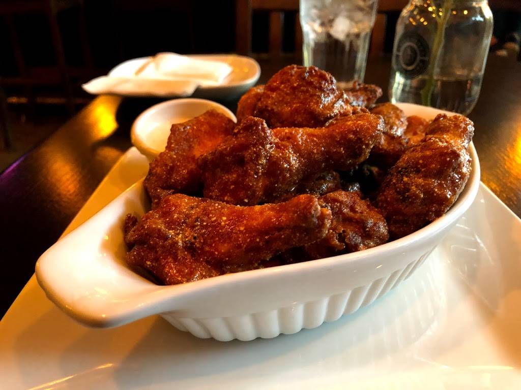 Churchills | restaurant | 356 Richmond Rd, Ottawa, ON K2A 0E8, Canada | 6134213775 OR +1 613-421-3775