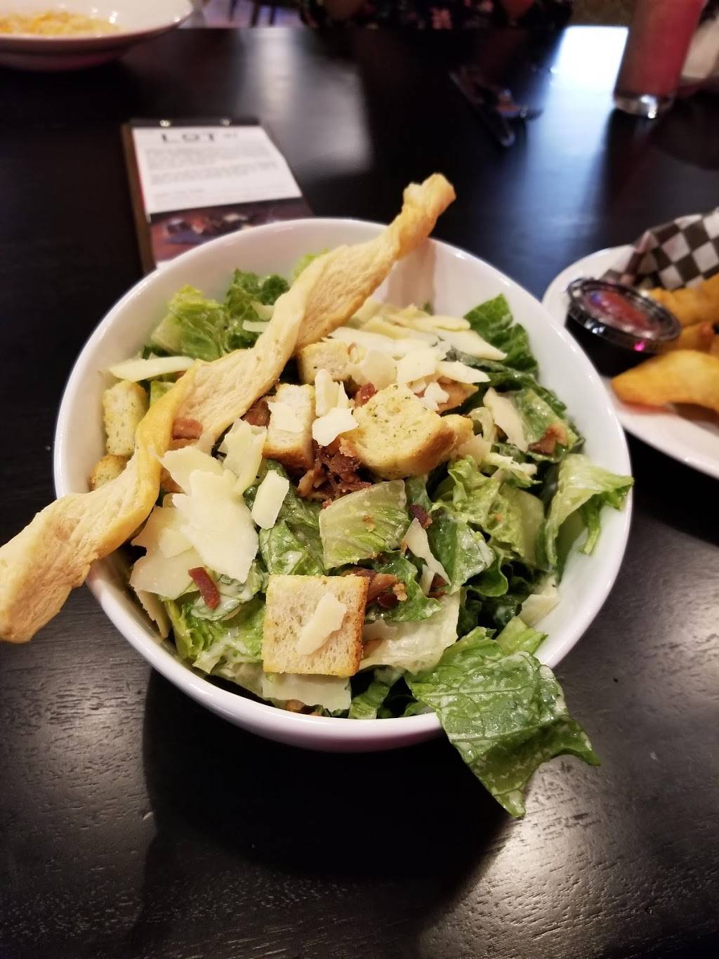 Lot41 Social Bar & Table | restaurant | 655 Dixon Rd, Etobicoke, ON M9W 1J3, Canada | 4162441711 OR +1 416-244-1711