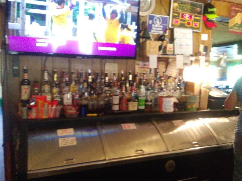 Swamp Side Bar & Grill | restaurant | 452 N Lakeview Ave, Endeavor, WI 53930, USA | 6085872643 OR +1 608-587-2643