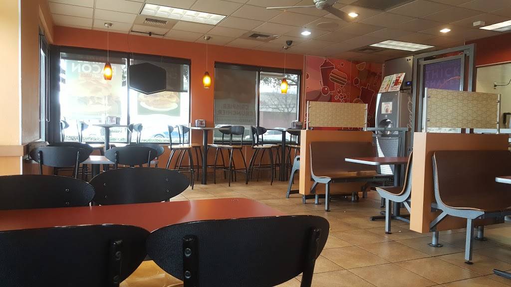 Jack in the Box | restaurant | 2323 W Ledbetter Dr, Dallas, TX 75224, USA | 2143337606 OR +1 214-333-7606