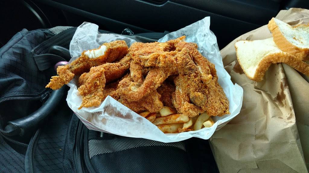 Catfish Floyds | restaurant | 710 Ann Arbor Ave, Dallas, TX 75216, USA | 2143753736 OR +1 214-375-3736