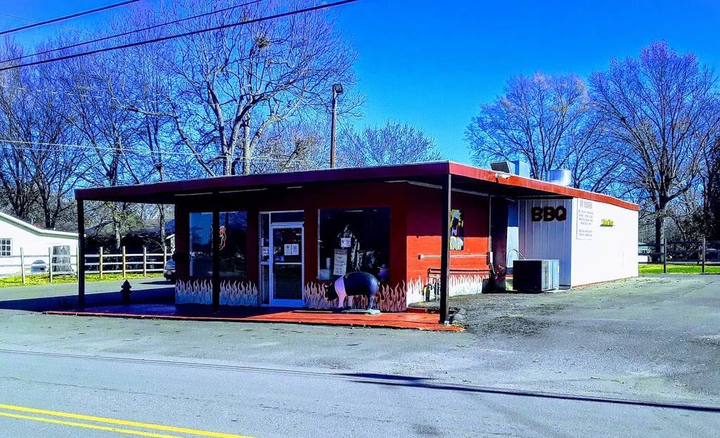 TNT BBQ | restaurant | 436 Elm St, McKenzie, TN 38201, USA | 7313930299 OR +1 731-393-0299