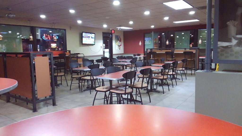 Jack in the Box | restaurant | 5775 W Pleasant Ridge Rd, Arlington, TX 76016, USA | 8174835812 OR +1 817-483-5812