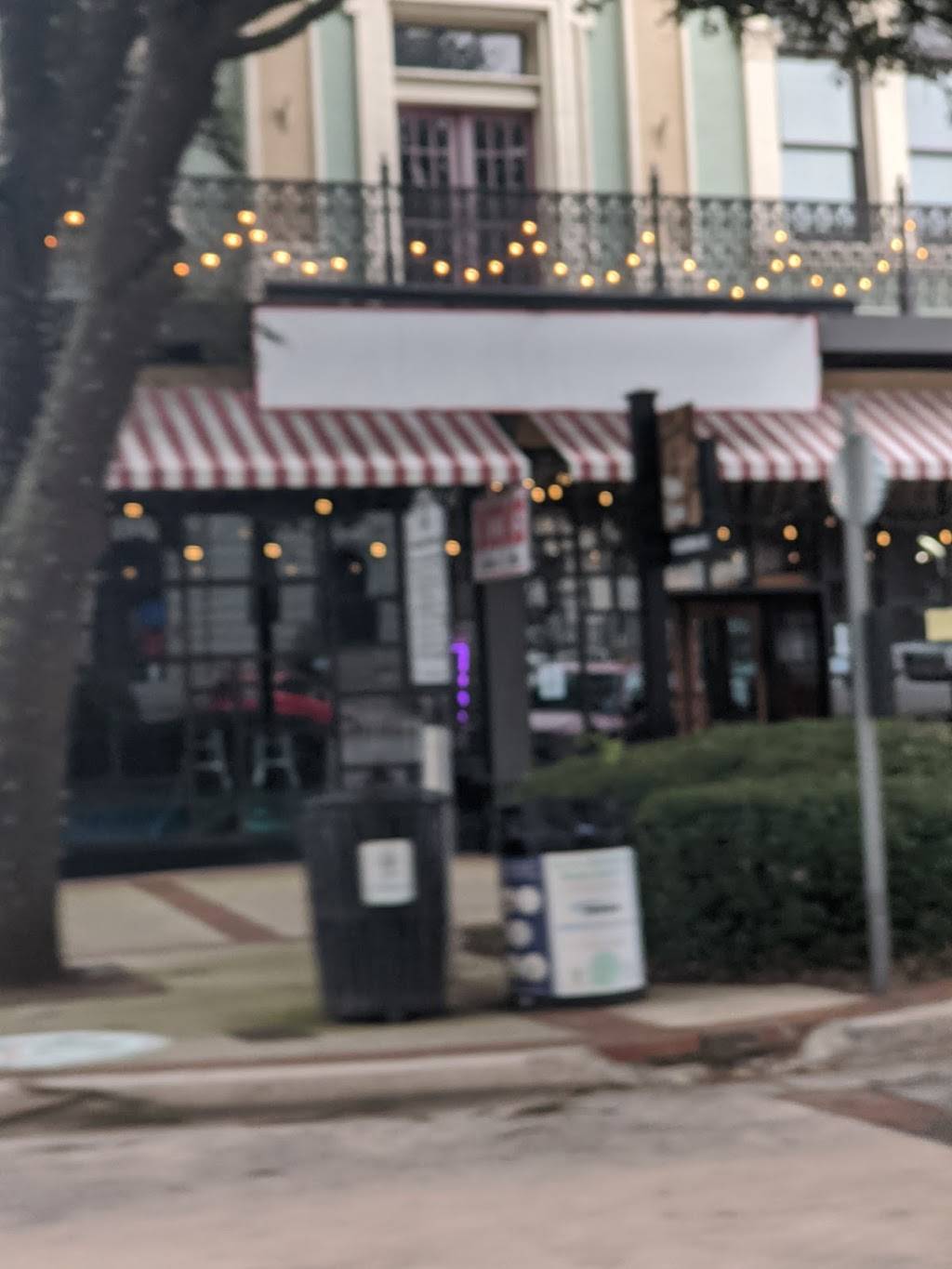 MOMs on Main | restaurant | 1734 Main St, Columbia, SC 29201, USA | 8037084313 OR +1 803-708-4313