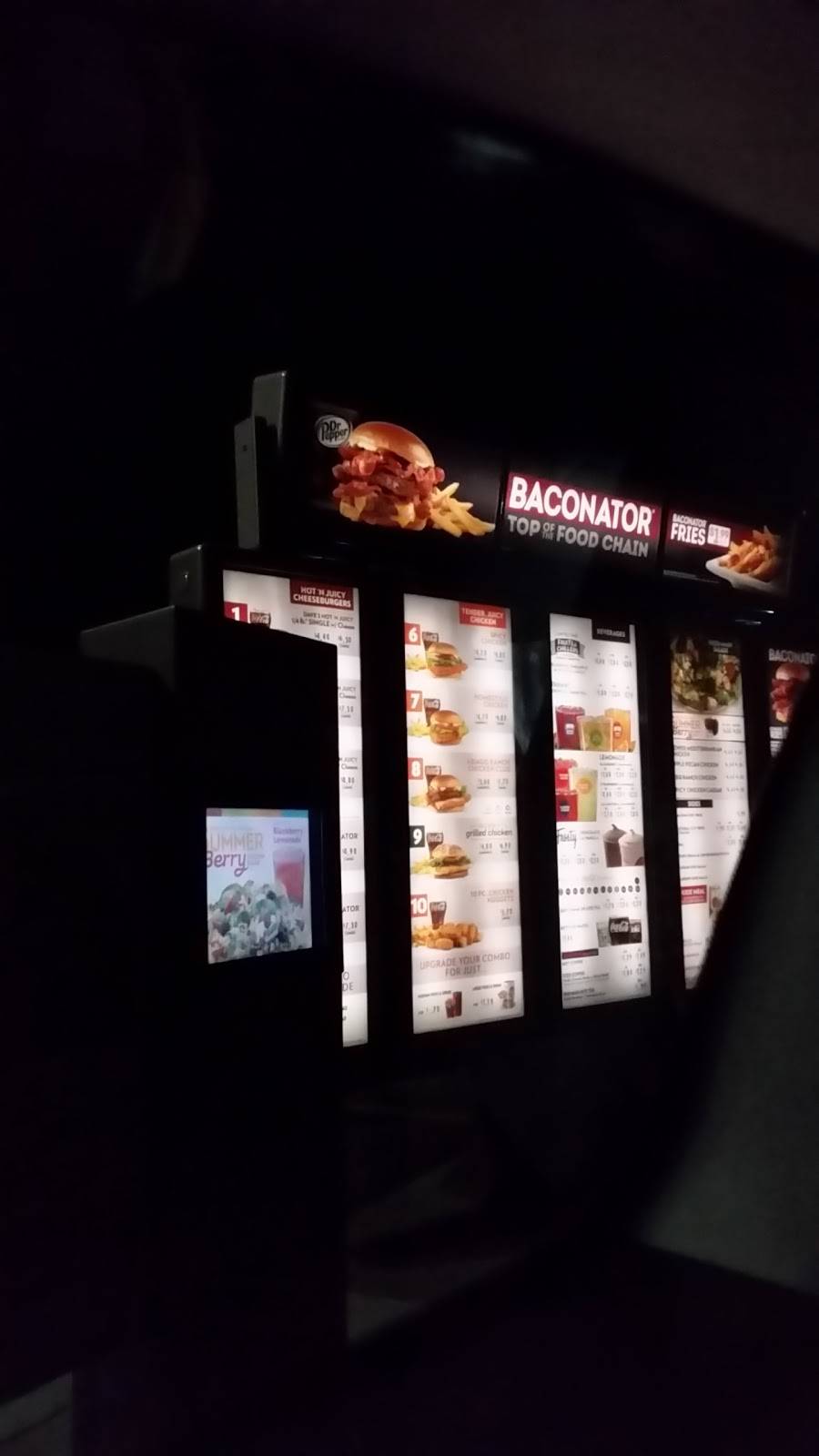 Wendys | restaurant | 19005 Middlebelt Rd, Livonia, MI 48152, USA | 2484746298 OR +1 248-474-6298