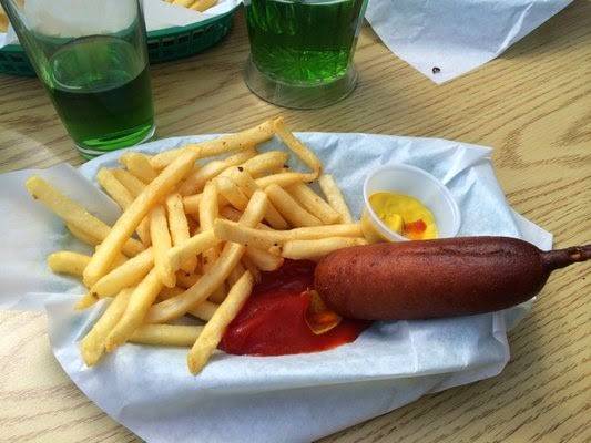 Rileys | restaurant | 702 W 5th St, Chico, CA 95928, USA | 5303437459 OR +1 530-343-7459