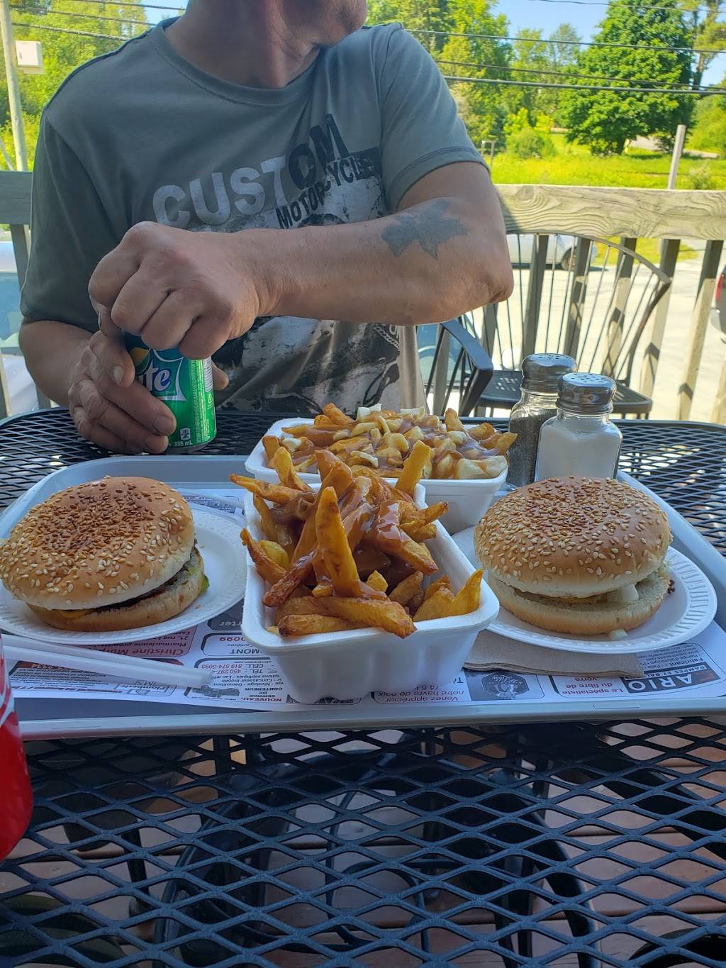 Cantine Maude | restaurant | 342 QC-112, Saint-Étienne-de-Bolton, QC J0E 2E0, Canada | 4502970001 OR +1 450-297-0001