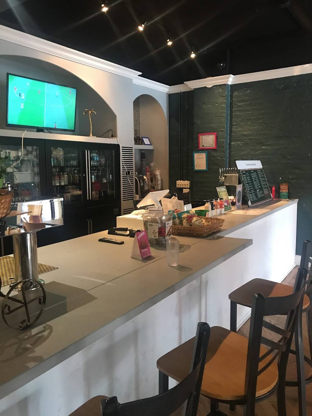 Fruit Paradise | restaurant | 2355 N Milwaukee Ave, Chicago, IL 60647, USA | 7736767321 OR +1 773-676-7321