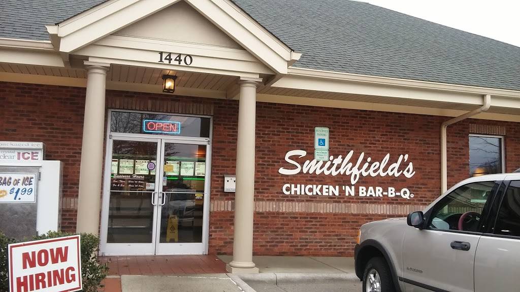Smithfields Chicken N Bar-B-Q | restaurant | 1440 E Broad St, Fuquay-Varina, NC 27526, USA | 9195572400 OR +1 919-557-2400